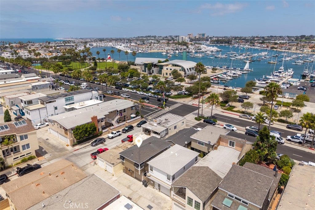 1527 W Balboa
