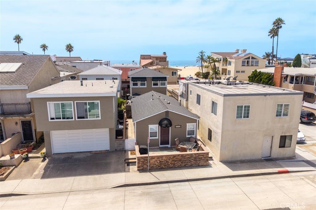 Photo of 1527 W Balboa BLVD, Newport Beach, CA 92663 (MLS # LG26166425)
