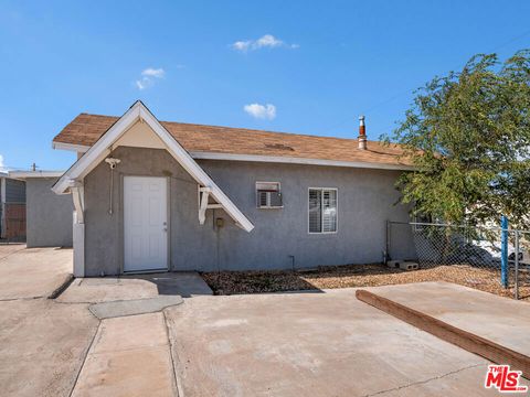 Photo of 408 Pioneer Street, Barstow, CA 92311 (MLS # 25613195) Photo of 408 Pioneer Street, Barstow, CA 92311 (MLS # 25613195)