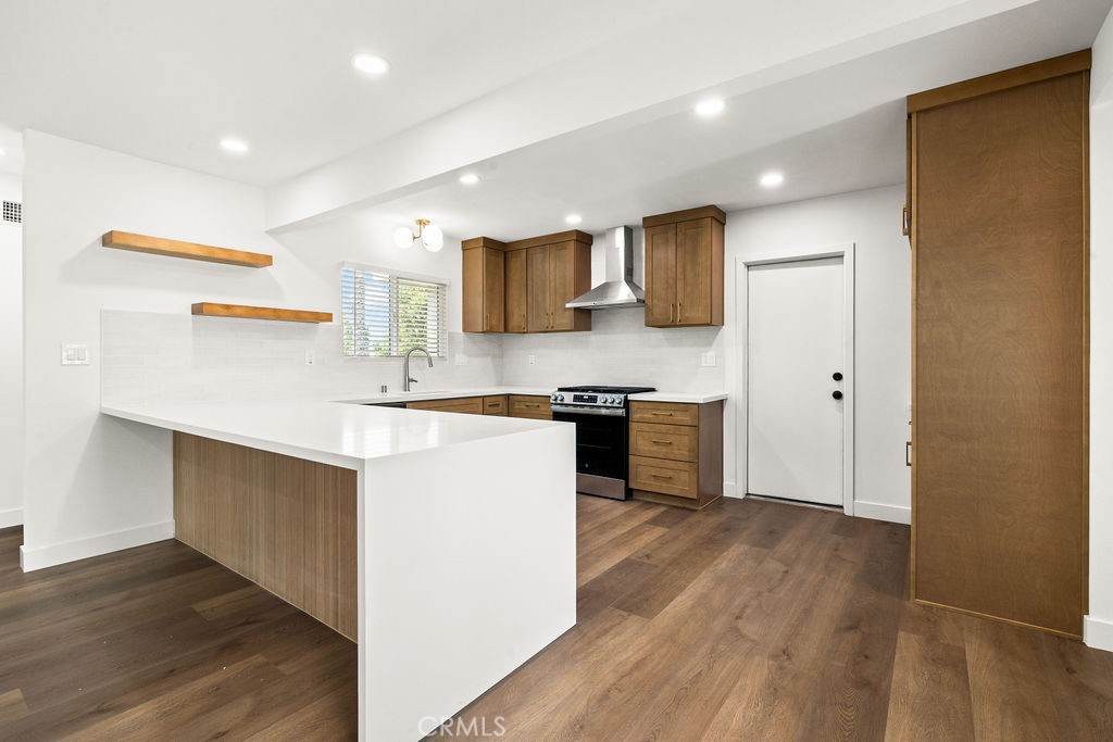 2177 W Midwood