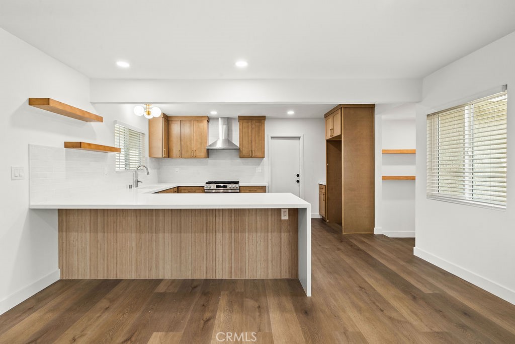 2177 W Midwood