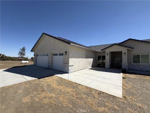 Photo of 9591 Burbank Road Rd, Phelan, CA 92371 (MLS # TR25243279)