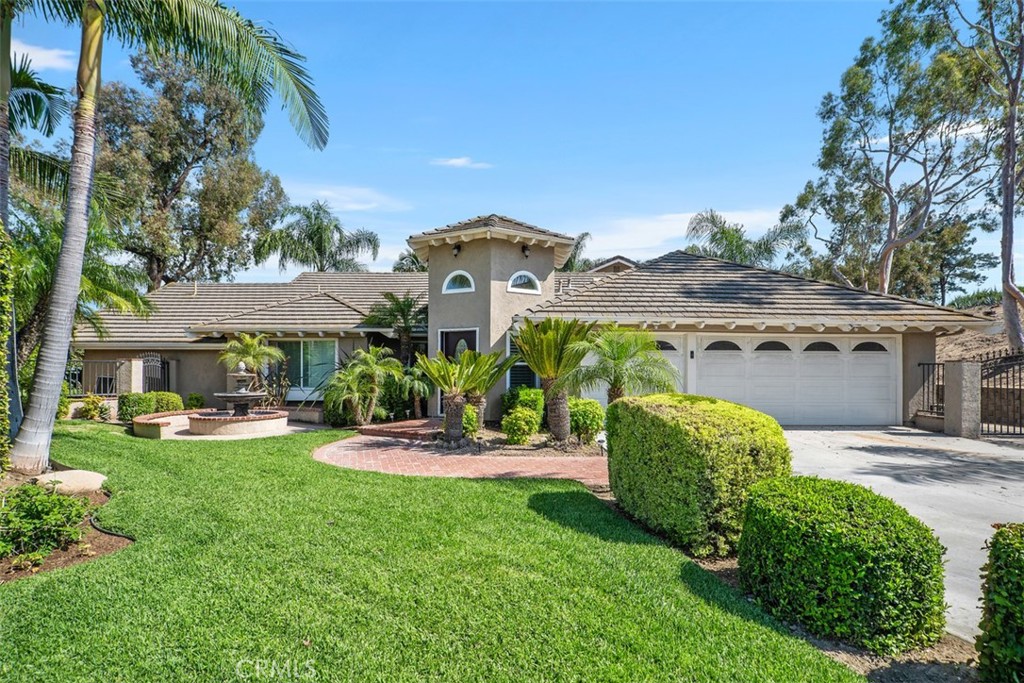 5590 Calle Vista Linda
