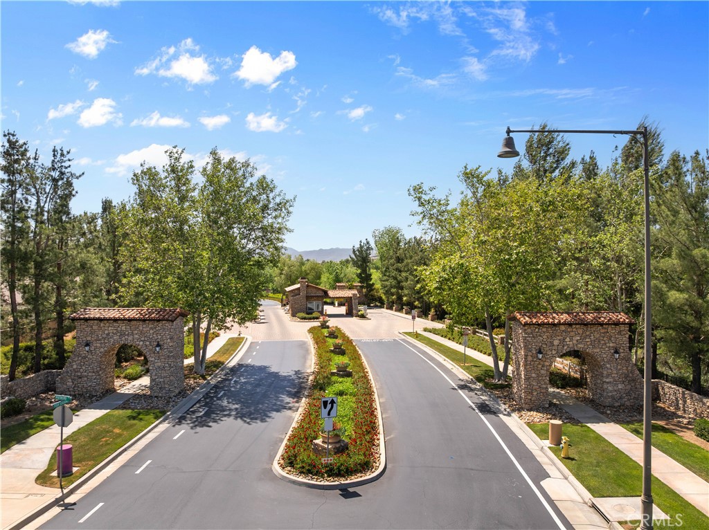 270 Bridle Trail