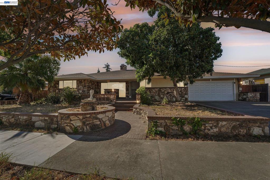 214 Redondo Dr