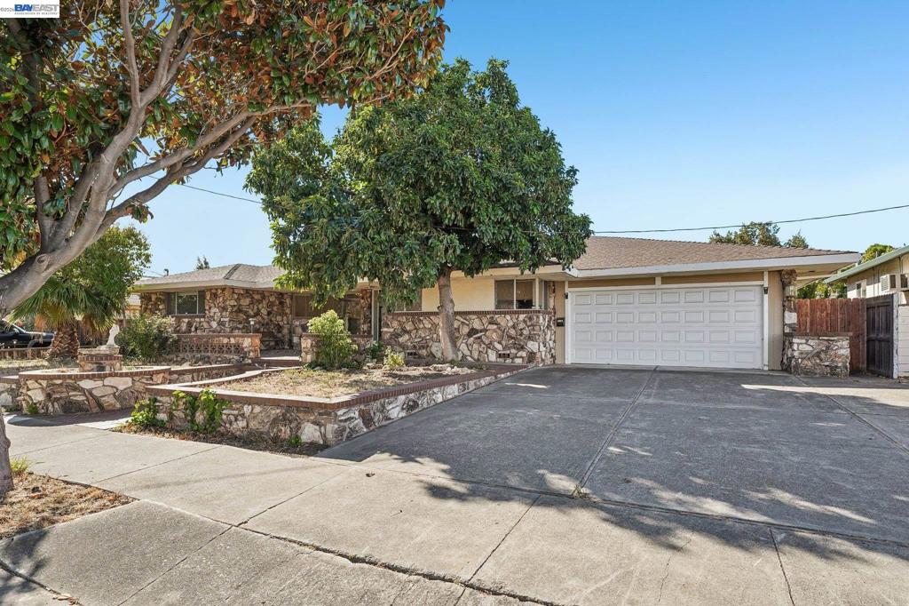 214 Redondo Dr