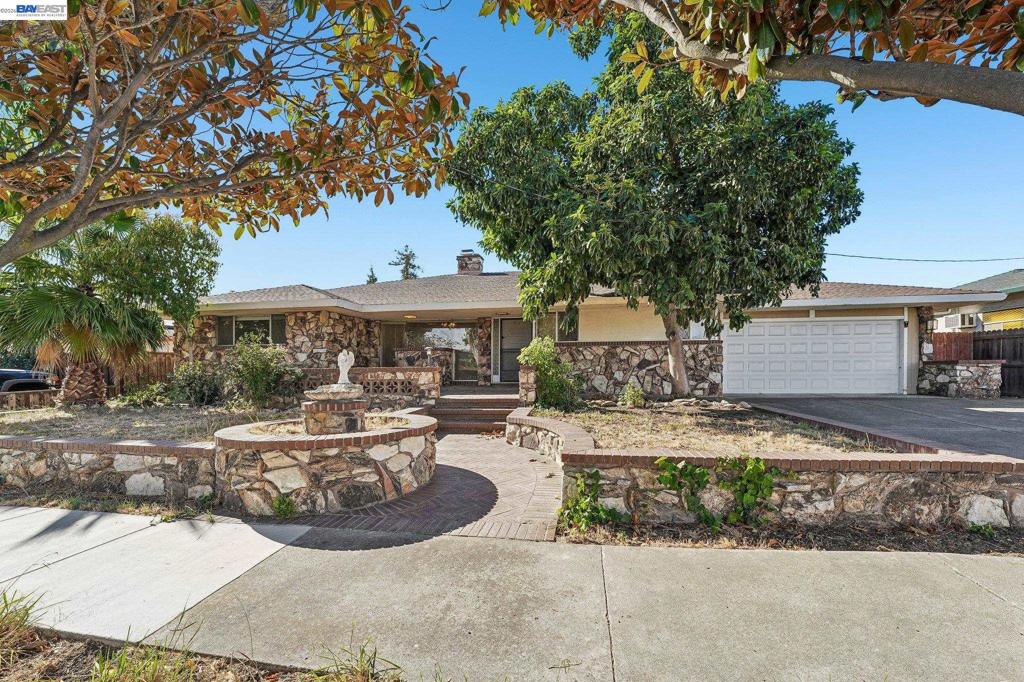 214 Redondo Dr