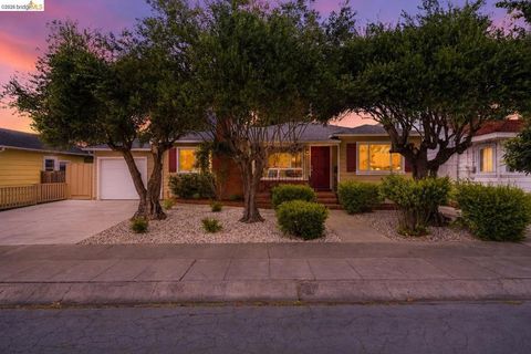 Photo of 2115 Cleveland St ST, San Leandro, CA 94577 (MLS # 41136571)