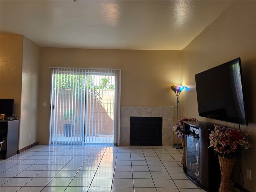 1265 S Neveen