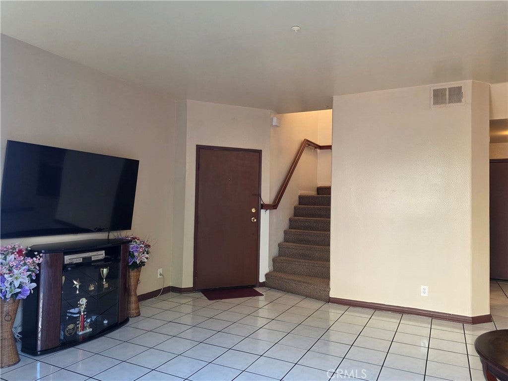 1265 S Neveen