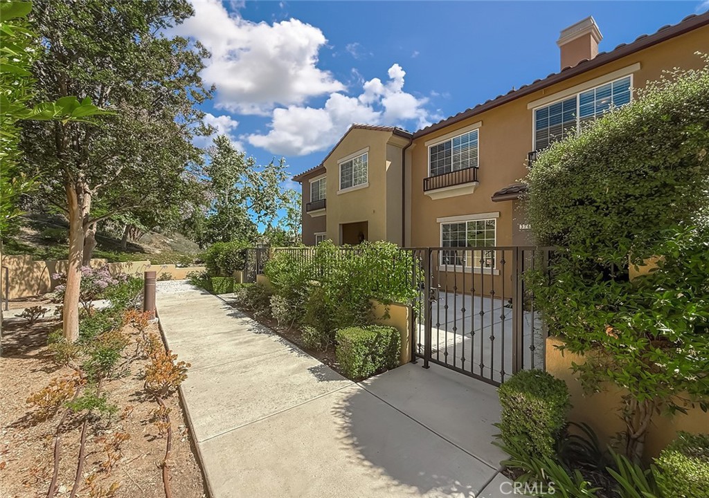 374 E Hilltop Way