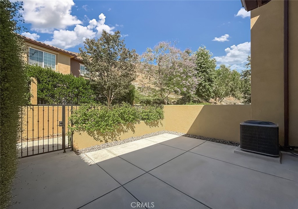 374 E Hilltop Way