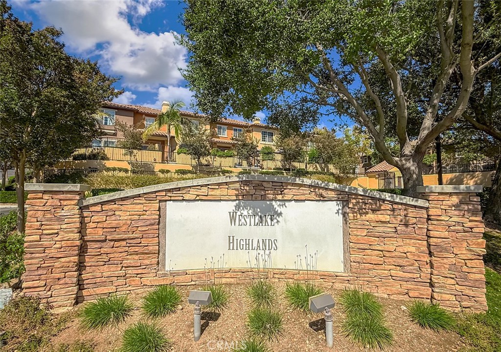 374 E Hilltop Way