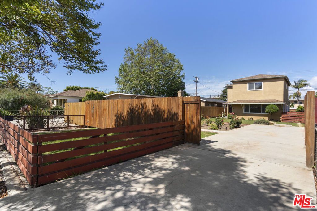 Photo of 1113 Palms Boulevard, Venice, CA 90291 (MLS # 26720873)