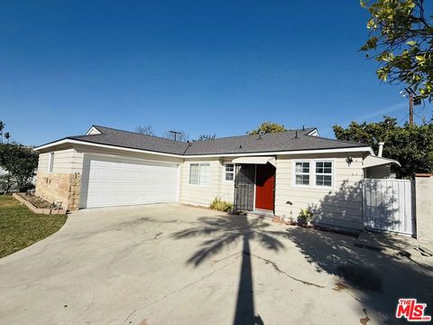 Photo of 17965 Cantara Street, Reseda, CA 91335 (MLS # 26655621)
