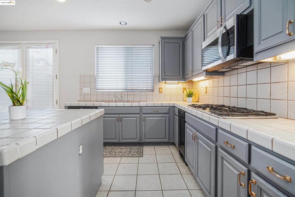 CAMPANELLO - Residential Lease