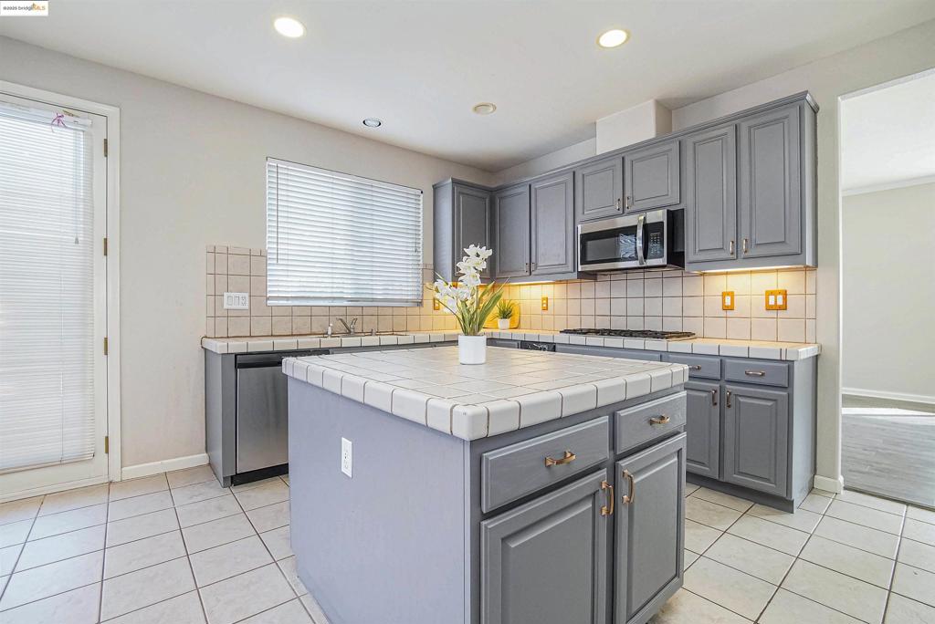 CAMPANELLO - Residential Lease