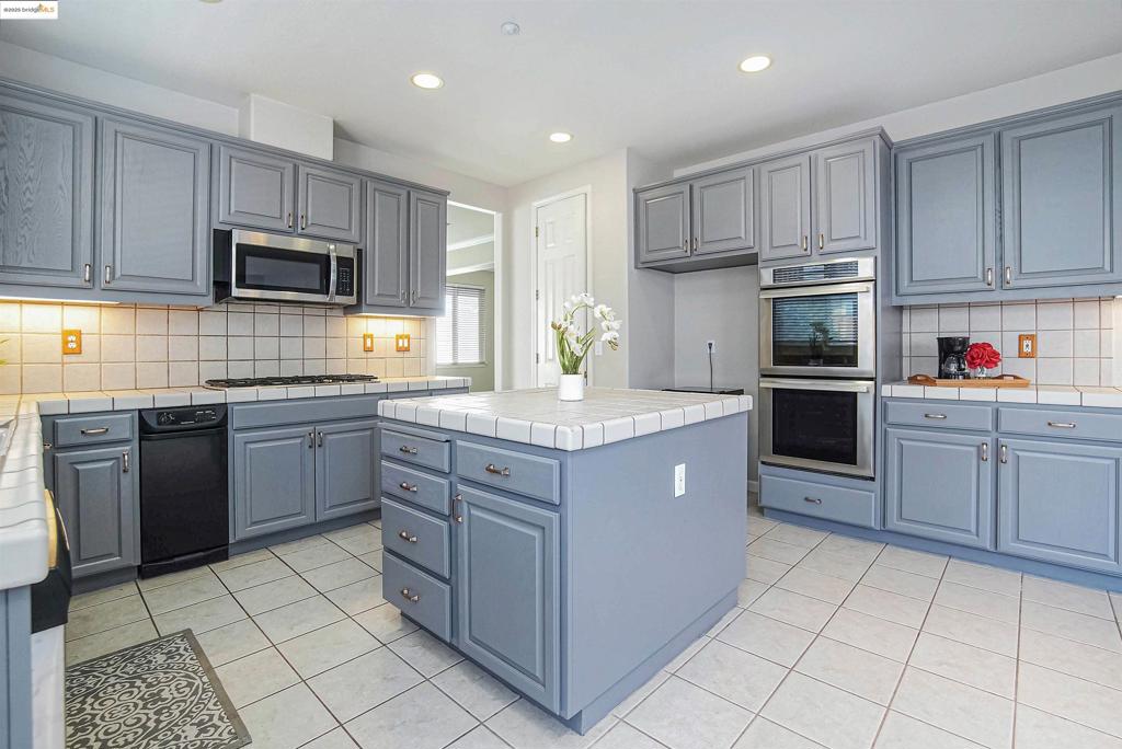 CAMPANELLO - Residential Lease