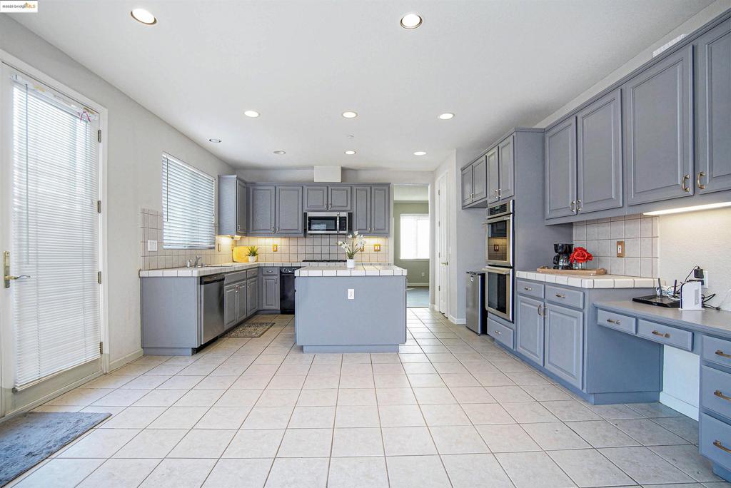 CAMPANELLO - Residential Lease