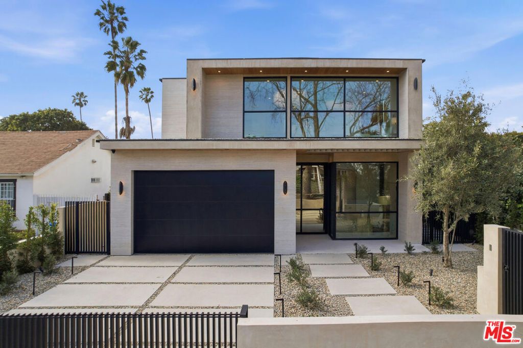 Photo of 517 N Edinburgh Avenue, Los Angeles, CA 90048 (MLS # 26643309)