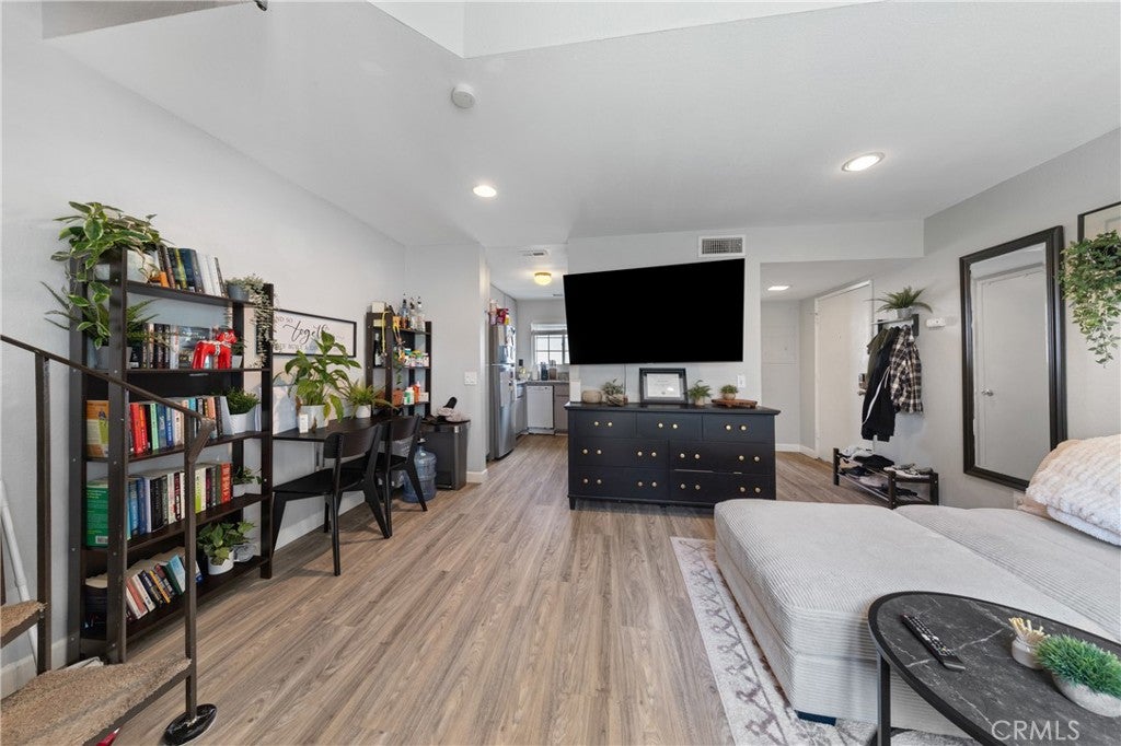 23345 La Crescenta