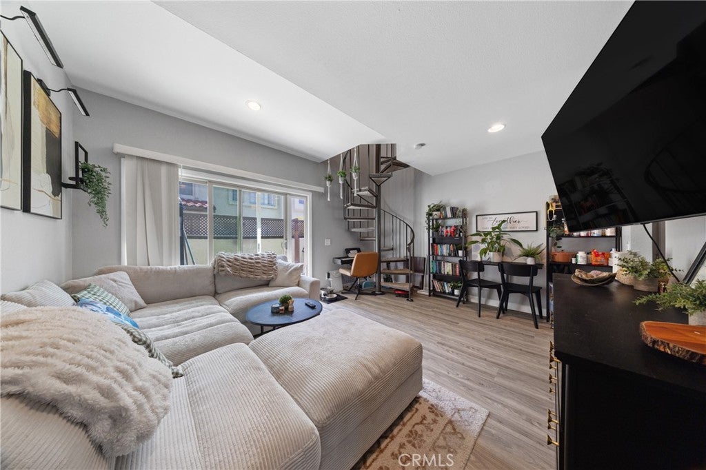 23345 La Crescenta