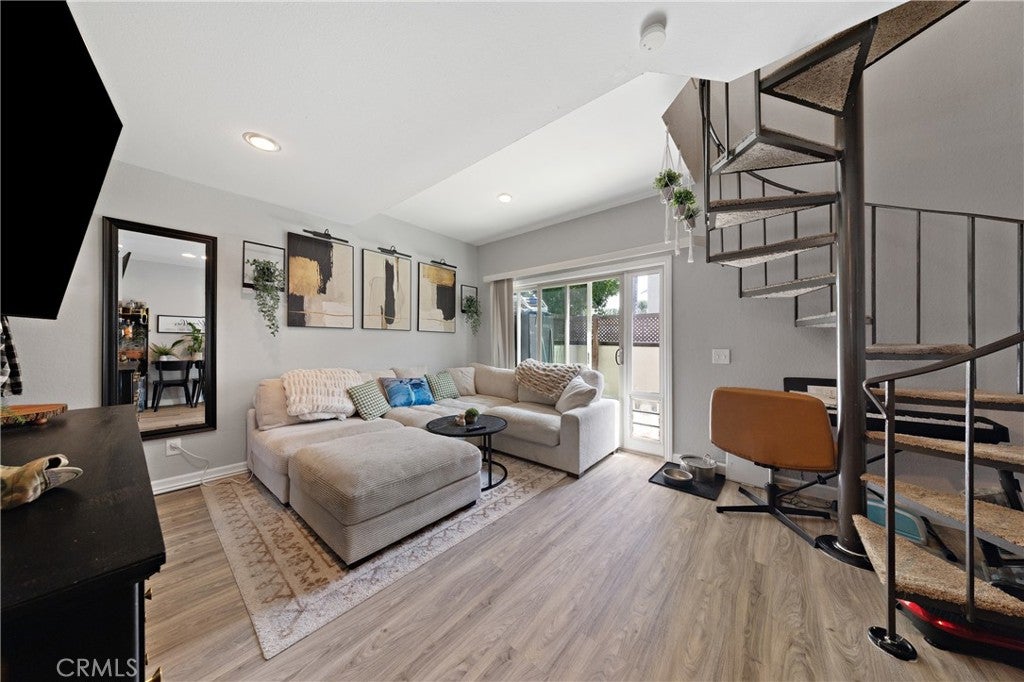 23345 La Crescenta