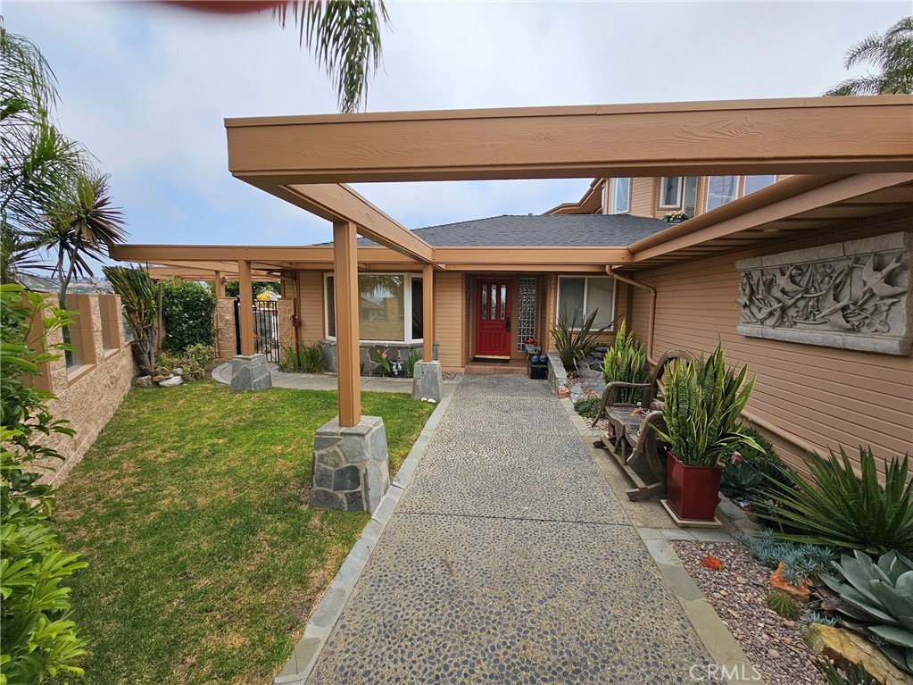 716 Avenida Columbo