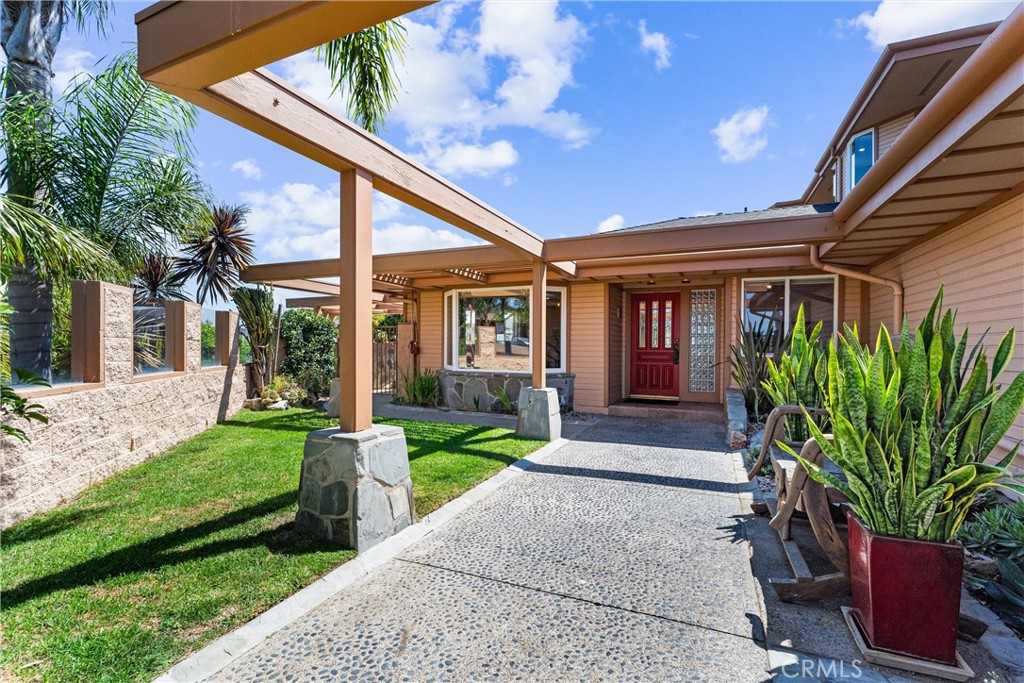 716 Avenida Columbo