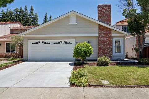 Photo of 524 Lanfair CIR, San Jose, CA 95136 (MLS # ML82047280)