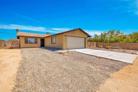 Photo of 61945 Grand View Circle, Joshua Tree, CA 92252 (MLS # JT25263012)