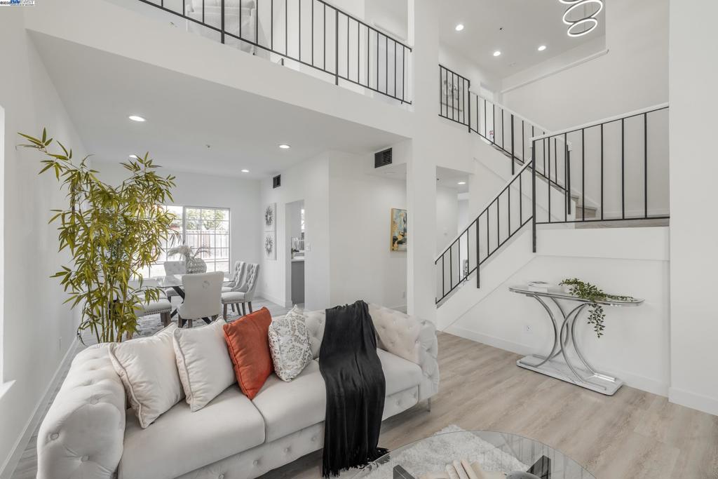 UNION LANDING - Residential