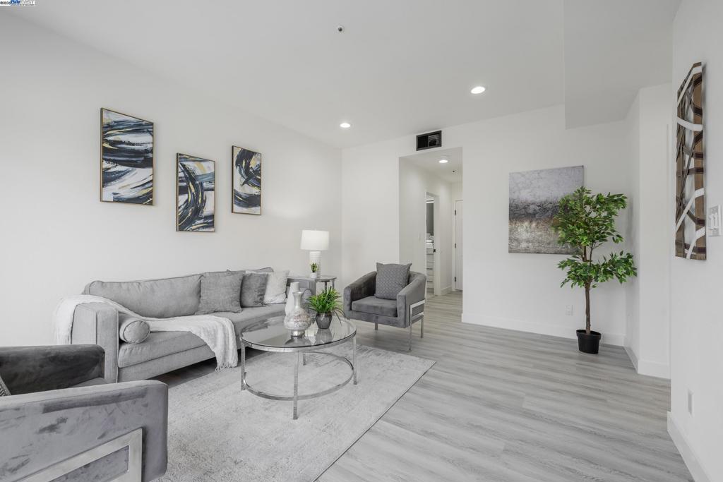 UNION LANDING - Residential