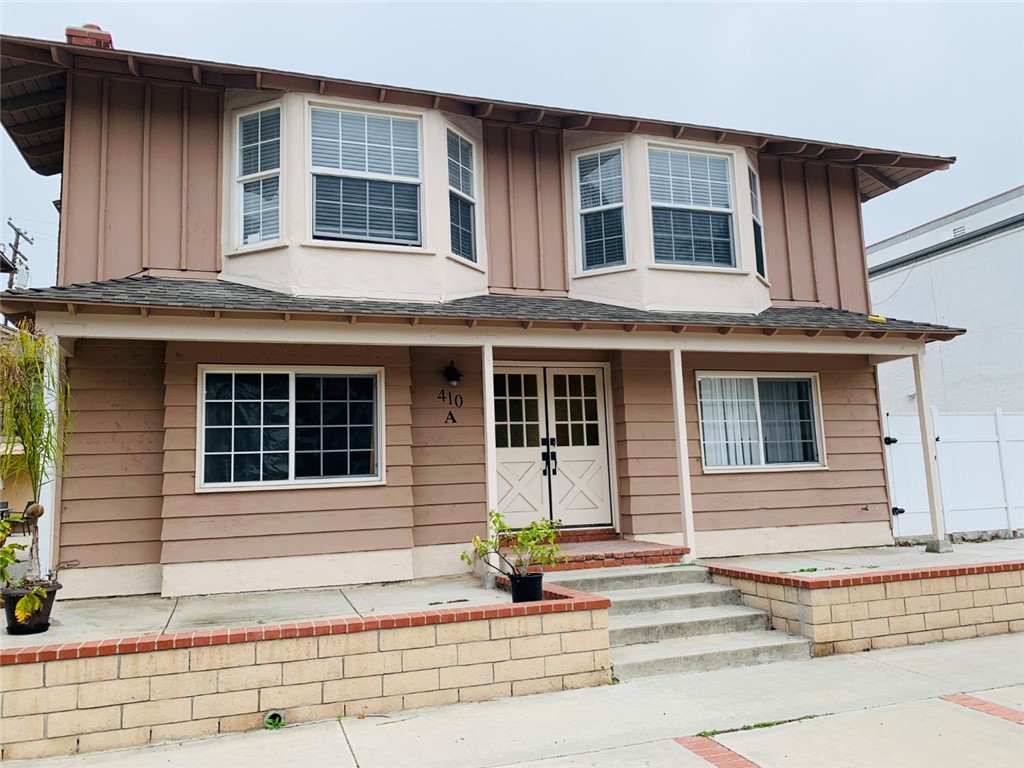 Beautifully Remodeled 3 Bedroom / 2.5 bathroom apartment in Downtown Huntington Beach!
AMENITIES INCLUDE:
* Brand new hardwood laminate flooring, recessed lighting and fresh paint throughout.
* Open floorplan featuring spacious living room with inviting fireplace and dual pane vinyl windows offering lots of natural light.
* Newly remodeled kitchen with dark gray quartz countertops, white wood cabinetry, new stainless steel gas stove/oven, brand new refrigerator (included as-is), built in microwave, stainless sink with new contemporary faucet, hardwood laminate flooring and recessed lighting.
* Dining room with built in cabinets off kitchen with sliding glass door to private enclosed patio area.
* Large master suite with fireplace and completely remodeled bath featuring separate sink vanity and newly redone shower with custom tile and chrome fixtures.
* Additional bedrooms are both nicely sized with recessed lighting, hardwood laminate flooring and spacious closets (one bedroom features a bay window)
* Remodeled main hall bath features custom tiled shower and vanity.
* Newly renovated downstairs bath with new vanity and light fixture.
* Large enclosed private patio area - perfect for entertaining.
* Spacious two (2) car garage with automatic garage door opener.
* On premises laundry.
* Close to award winning schools.
* Walking distance to world famous beaches, the Huntington Beach pier, dining, entertainment, shopping (Pacific City and Main Street are a few blocks away) and all major freeways.
OTHER DETAILS:
* Available NOW!!
* Minimum of one year lease required.
* Small dog maybe considered with exceptional financials and credit, pet addendum including increased deposit and possible pet rent.
* Sorry, no smoking permitted.
* Landlord provides water & trash. Tenant responsible for all other utility services.