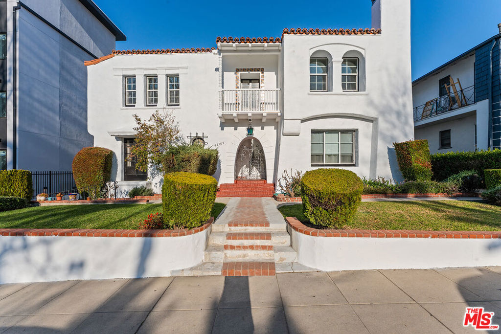 Top-Floor 2 Bed / 1 Bath in Prime Studio City | Garage Parking + In-Unit Laundry | Fireplace | Central AC/Heat | Don't miss this beautifully updated top-floor unit in a quiet, well-maintained fourplex, located in one of Studio City's most desirable neighborhoods. This spacious and sun-filled 2-bedroom, 1-bathroom home with a big balcony blends timeless character with thoughtful modern upgrades - perfect for stylish, comfortable living. Key Features: Top-Floor Unit with abundant natural light throughout; 2 Spacious Bedrooms; 1 Beautiful Bathroom; Open-Concept Living Area featuring a cozy fireplace and seamless flow into the kitchen - ideal for entertaining; Hardwood Floors throughout living areas; Updated Kitchen with New, Energy-Efficient Appliances. Central AC/Heat. In-Unit Washer & Dryer - brand new and ultra-convenient. Garage Parking - included with rent. Prime Location: Close to Ventura Blvd shops and restaurants. Close to Alfred Coffee, Joan's on Third, Trader Joe's, and the Studio City Farmers Market. Quick access to studios, major freeways, shops, restaurants, and more. Available now! Live in the heart of Studio City, where comfort, convenience, and community come together. Schedule your tour today!