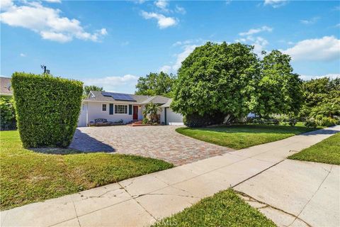 Photo of 23020 Haynes St, West Hills, CA 91307 (MLS # SR26085432)