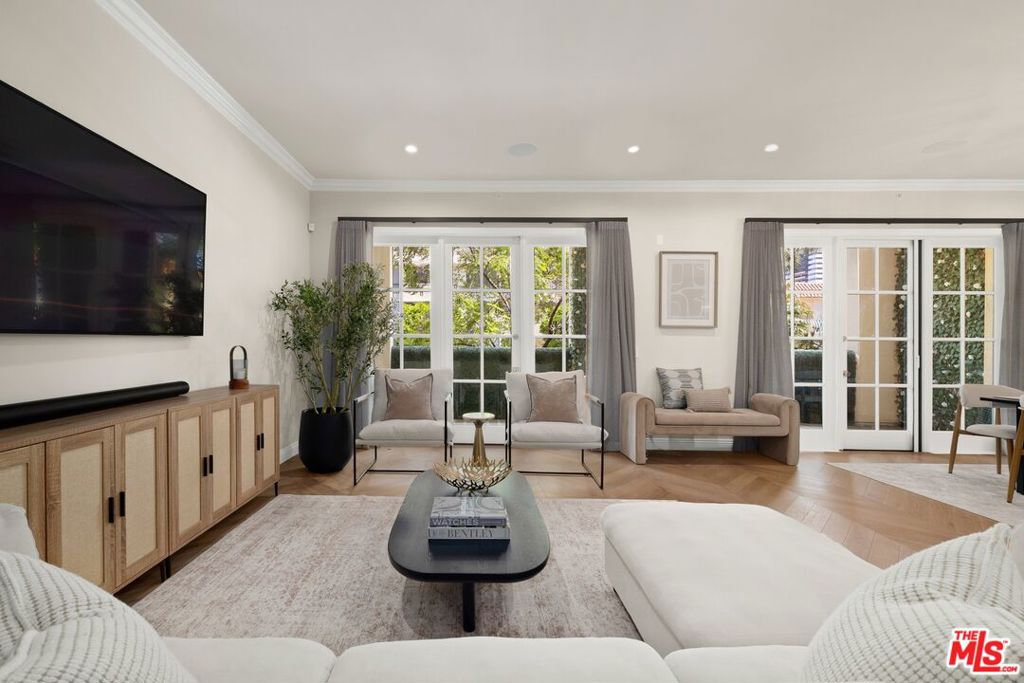 11500 San Vicente Boulevard 202