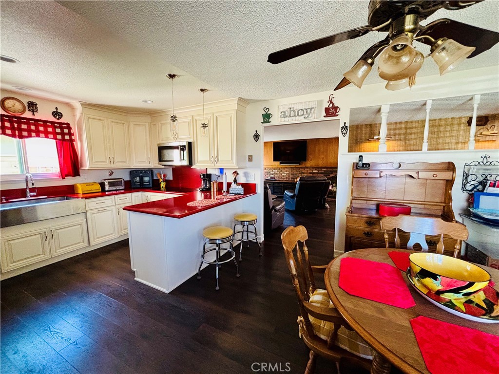 3124 E Jacaranda Avenue