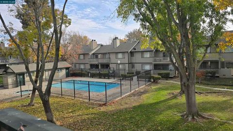 Photo of 1123 Chadwick Cir Cir, Bay Point, CA 94565 (MLS # 41119382)