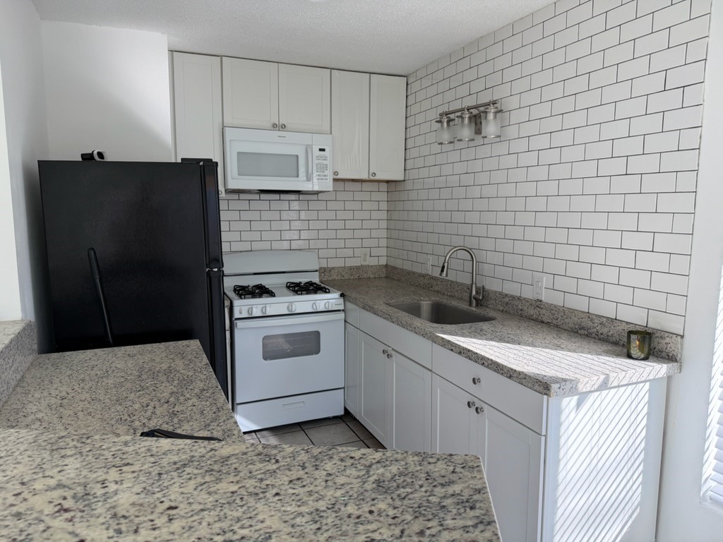 Spacious Two-Bedroom Stand-Alone Unit in Cathedral City
This recently renovated two-bedroom, one-bathroom unit features upgraded tile flooring throughout. The entire unit has undergone comprehensive updates, including newly installed kitchen cabinets and countertops, as well as updated bathroom vanities, mirrors, and lighting fixtures.
The unit boasts a private backyard, providing ample outdoor living space. Additionally, tenants will have access to a one-car attached garage with laundry hookups.