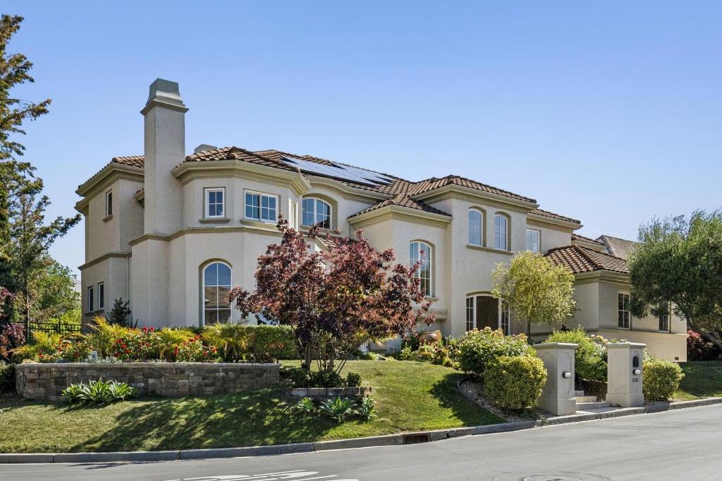 5698 La Seyne Place