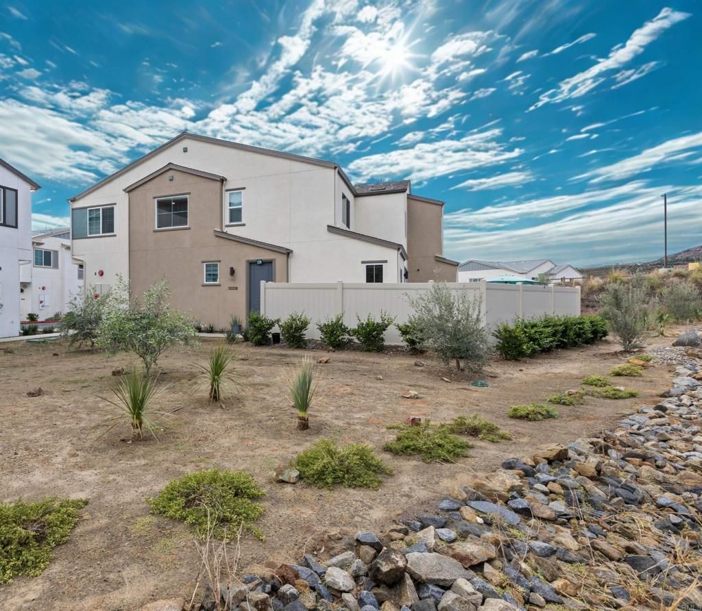 Photo of 35228 TUFT PLACE Ln, Fallbrook, CA 92028 (MLS # NDP2510107)