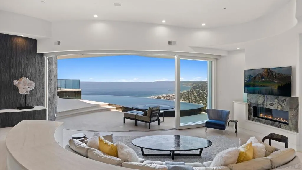 La Jolla, California 92037, United States, 5 Bedrooms Bedrooms, ,6 BathroomsBathrooms,Residential,Active,125658