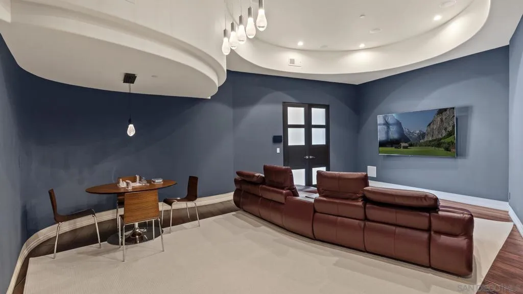 La Jolla, California 92037, United States, 5 Bedrooms Bedrooms, ,6 BathroomsBathrooms,Residential,Active,125658