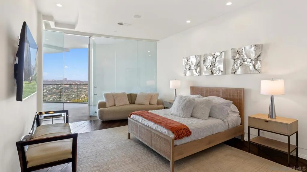 La Jolla, California 92037, United States, 5 Bedrooms Bedrooms, ,6 BathroomsBathrooms,Residential,Active,125658