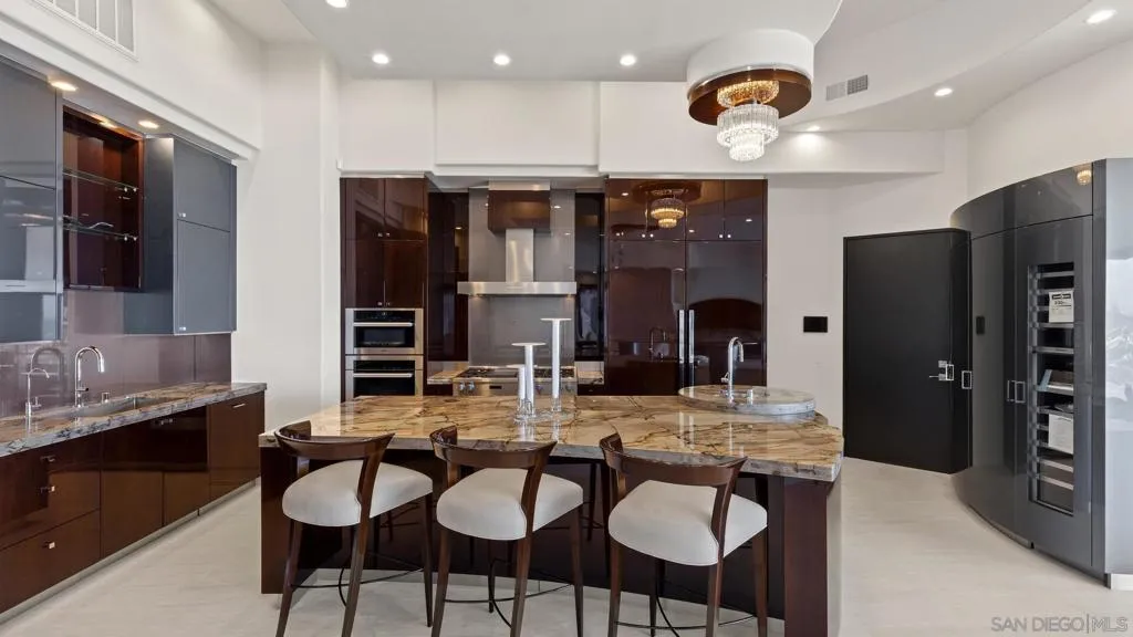 La Jolla, California 92037, United States, 5 Bedrooms Bedrooms, ,6 BathroomsBathrooms,Residential,Active,125658