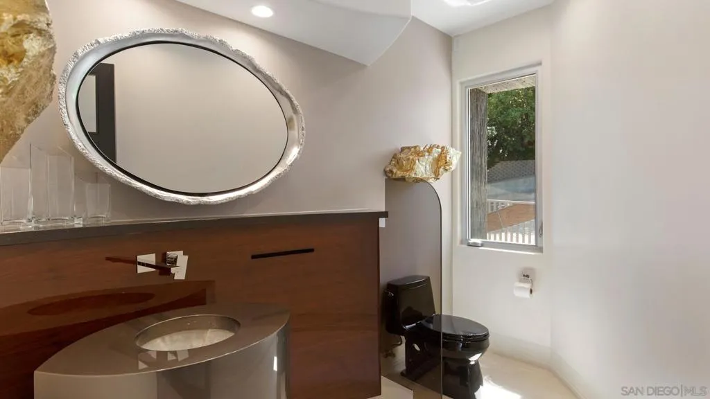 La Jolla, California 92037, United States, 5 Bedrooms Bedrooms, ,6 BathroomsBathrooms,Residential,Active,125658