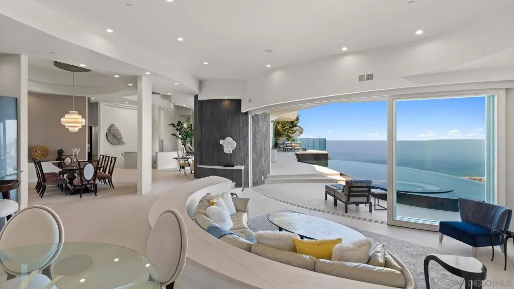 La Jolla, California 92037, United States, 5 Bedrooms Bedrooms, ,6 BathroomsBathrooms,Residential,Active,125658