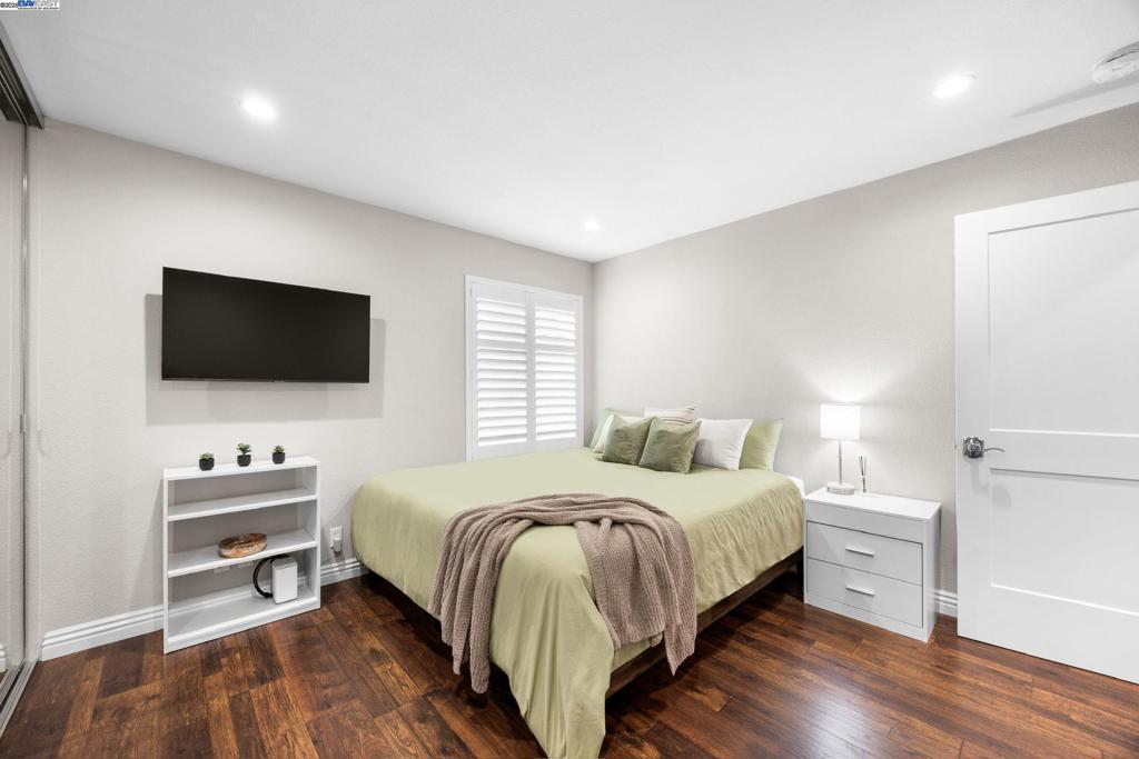 OAK ROAD STATION - Residential