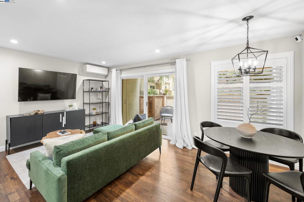 OAK ROAD STATION - Residential